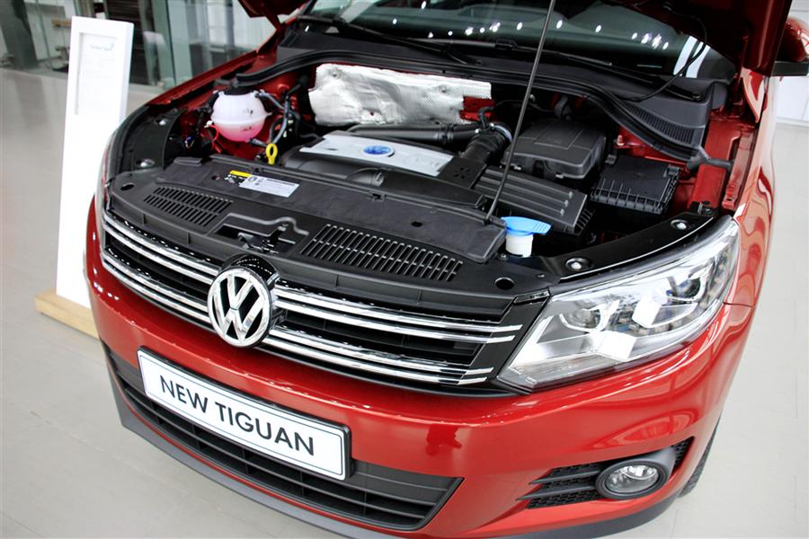 Volkswagen Tiguan DA 2015 - Cần bán Volkswagen Tiguan DA đời 2015, màu đỏ, nhập khẩu nguyên chiếc