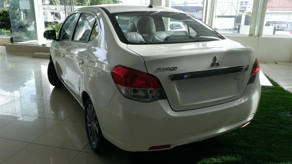Mitsubishi Mitsubishi khác CVT 2015 - Bán ô tô Mitsubishi Attrage CVT đời 2015, màu trắng, nhập khẩu