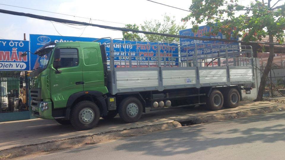 Xe tải Trên10tấn 2015 - Xe tải Howo 18 tấn, bán xe tải Howo 4 chân 18 tấn giá rẻ nhất