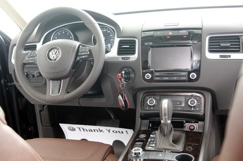 Volkswagen Touareg E 2015 - Cần bán Volkswagen Touareg E 2015, màu đen, nhập khẩu - Khuyến mãi thuế trước bạ