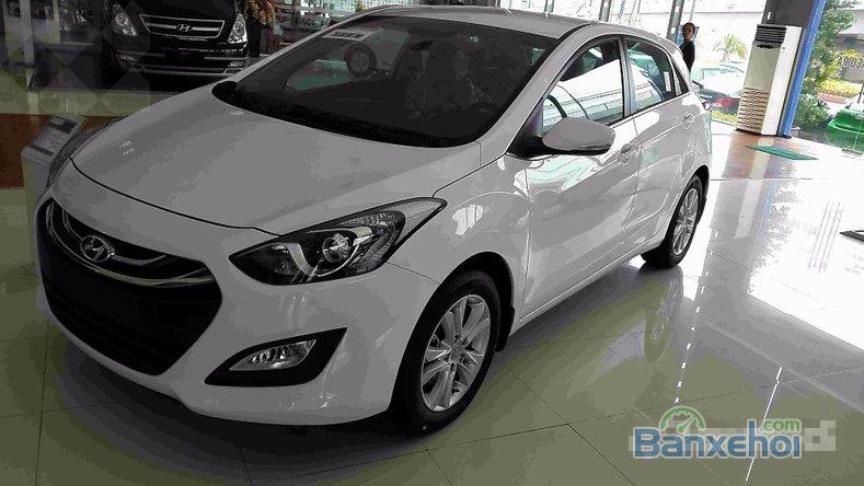 Hyundai i30 2015 - Bán ô tô Hyundai i30 đời 2015, màu trắng, 758tr