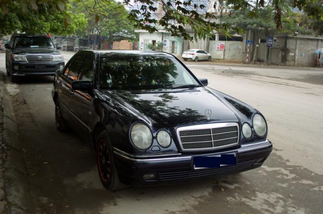 Mercedes-Benz E230   1998 - Bán ô tô Mercedes E230 đời 1998, màu đen, nhập khẩu chính chủ, 175 triệu