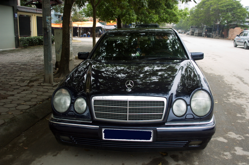 Mercedes-Benz E230 1998 - Cần bán Mercedes E230 đời 1998, màu xanh, nhập khẩu, giá chỉ 175 triệu