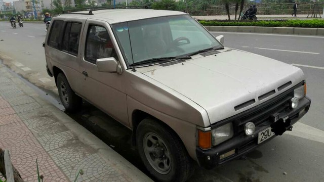 Nissan Pathfinder 1991 - Cần bán xe ô tô Nissan Pathfinder sản xuất 1991, màu bạc, xe nhập