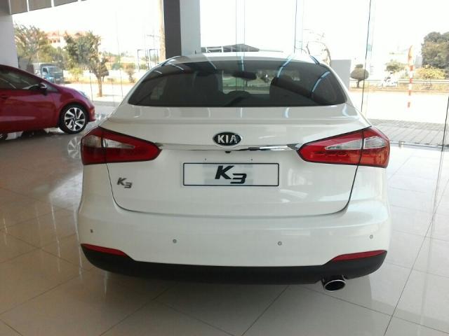 Kia K3 1.6 AT 2016 - Bán xe Kia K3 1.6 AT đời 2016, màu trắng, nhập khẩu, giá tốt