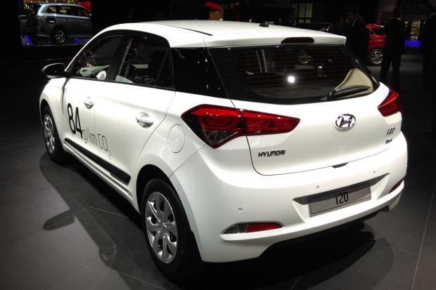 Hyundai i20 2016 - Cần bán xe Hyundai i20 đời 2016, màu trắng