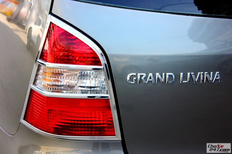Nissan Grand livina 1.8 MT 2010 - Cần bán gấp Nissan Grand livina 1.8 MT năm 2010, màu xám, số sàn
