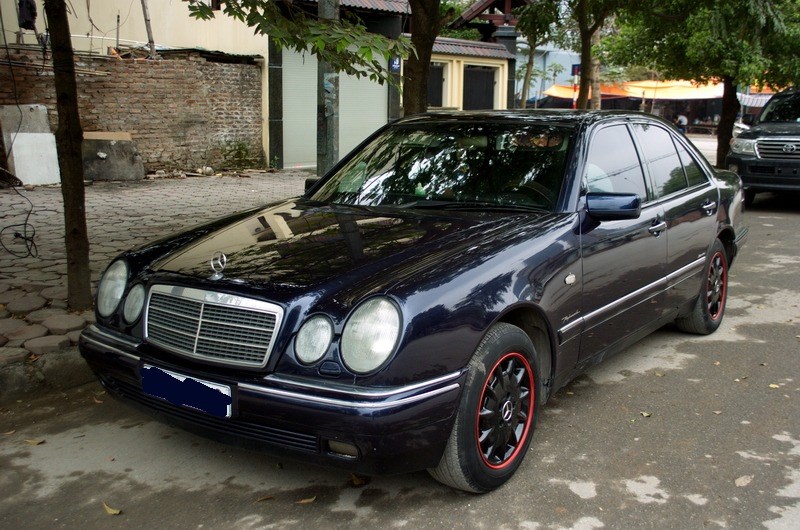 Mercedes-Benz E230 1998 - Cần bán xe Mercedes đời 1998, nhập khẩu chính hãng