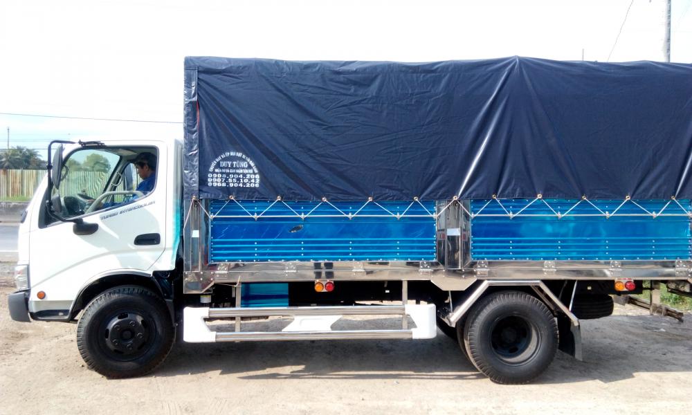 Xe tải 1000kg 2016 - Cần bán xe tải Hino 5 tấn đời 2016, màu trắng, nhập khẩu nguyên chiếc