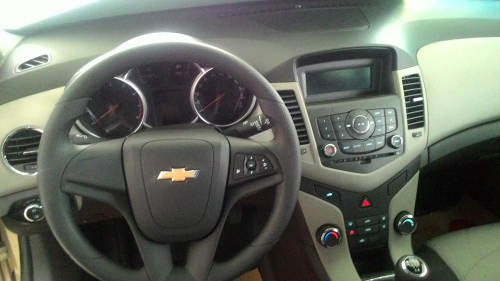 Chevrolet Cruze 2016 - Bán xe Chevrolet Cruze đời 2016, số sàn, đủ màu, hỗ trợ trả góp đến 80% giá xe