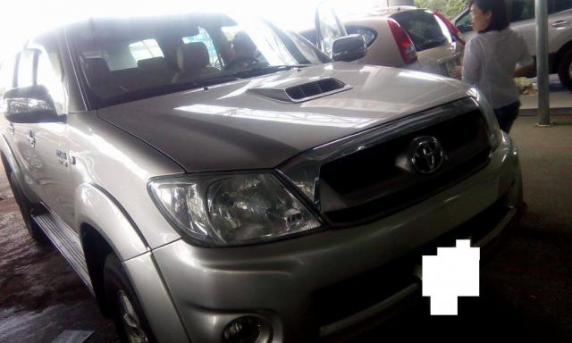 Toyota Hilux 2008 - Cần bán lại xe Toyota Hilux đời 2008, màu bạc xe gia đình