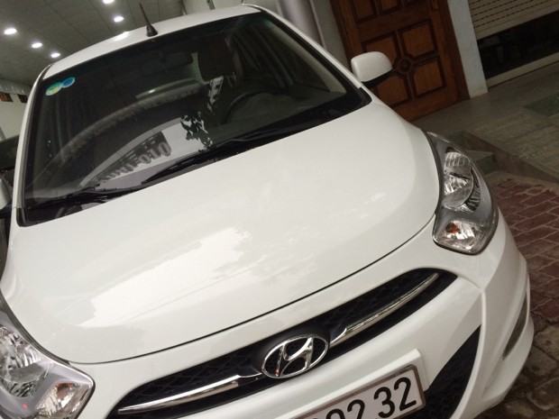 Hyundai i10   2012 - Cần bán lại xe Hyundai i10 năm 2012, màu trắng, giá 359tr
