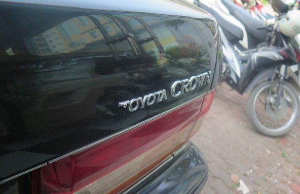 Toyota Crown 3.0 Super Saloon 2000 - Bán ô tô Toyota Crown 3.0 Super Saloon đời 2000, màu đen đã đi 200000 km  
