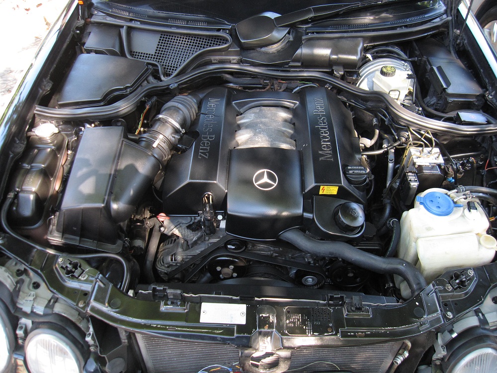 Mercedes-Benz E240   Elegance 2001 - Cần bán Mercedes E240 Elegance đời 2001, màu đen, giá chỉ 260 triệu