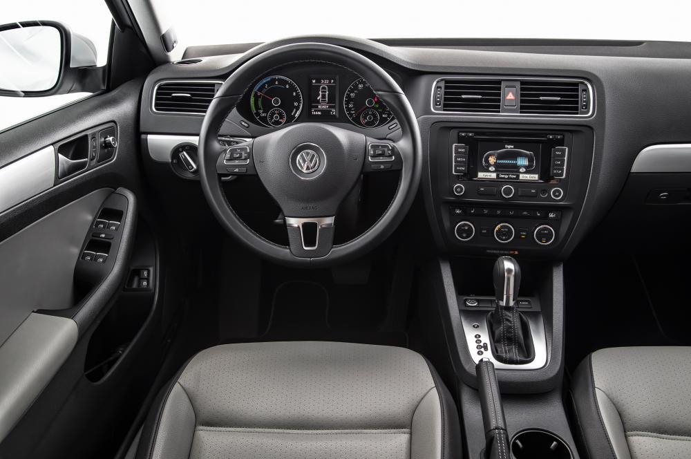 Volkswagen Jetta GP 2016 - Cần bán Volkswagen Jetta GP đời 2016, màu bạc, nhập khẩu nguyên chiếc