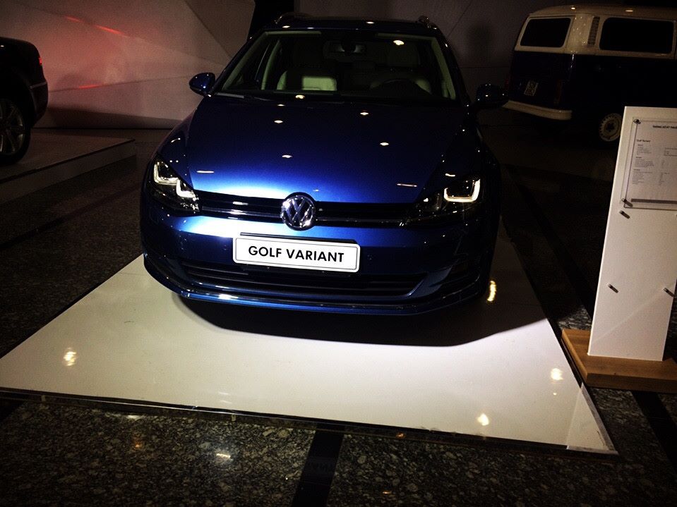 Volkswagen Golf Variant 2016 - Bán xe Volkswagen Golf Variant sản xuất 2016, màu xanh lam, nhập khẩu, giá hấp dẫn