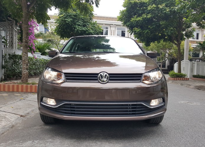 Volkswagen Polo 2016 - Bán Volkswagen Polo Hatchback màu nâu, xe nhập. Hỗ trợ ngay 3% giá xe và gói phụ kiện chính hãng