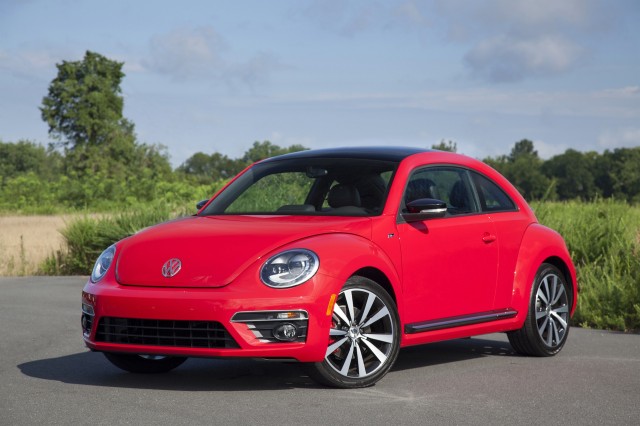 Volkswagen New Beetle E 2016 - Cần bán xe Volkswagen New Beetle E đời 2016, màu đỏ, xe nhập