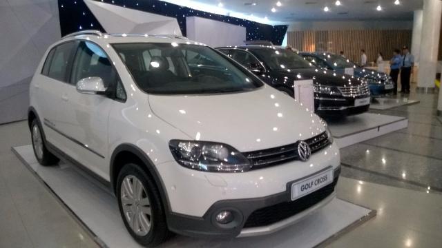 Volkswagen Golf Plus 2016 - Cần bán Volkswagen Golf Plus đời 2016, màu trắng, nhập khẩu nguyên chiếc