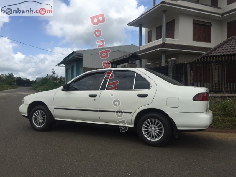 Nissan Sunny 1995 - Cần bán Nissan Sunny đời 1995, màu trắng, nhập khẩu, giá 110tr