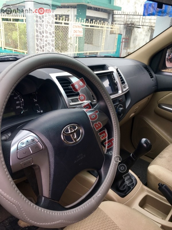 Toyota Hilux E 2015 - Bán ô tô Toyota Hilux E đời 2015, màu xám, nhập khẩu  