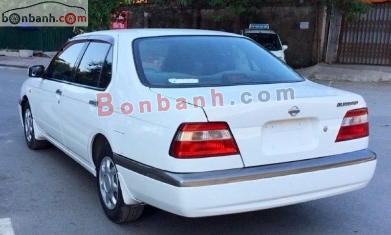 Nissan Bluebird 2005 - Cần bán xe Nissan Bluebird đời 2005, màu trắng, nhập khẩu 