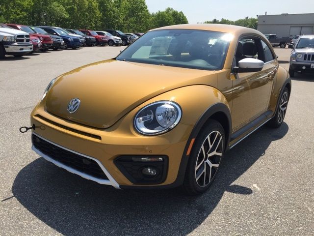 Volkswagen New Beetle 2016 - Bán xe Volkswagen New Beetle 2016, màu vàng, nhập khẩu nguyên chiếc