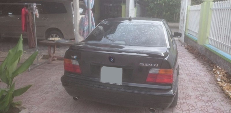 BMW 3 Series 320i 1995 - Bán ô tô BMW 3 Series 320i đời 1995, màu đen, xe nhập xe gia đình, 175tr