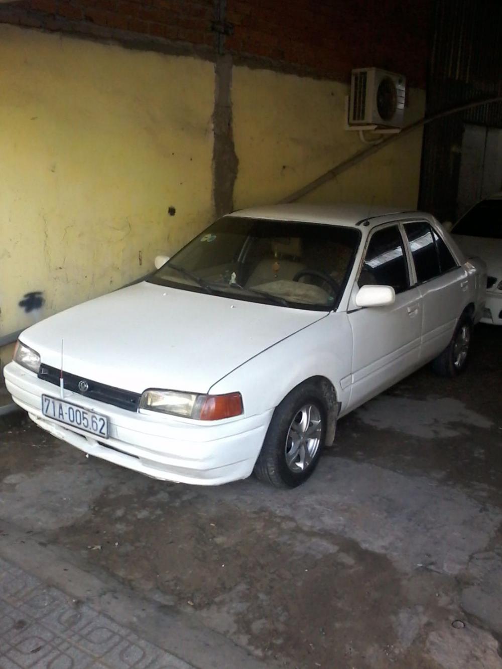 Mazda 323 1996 - Cần bán lại xe Mazda 323 đời 1996, màu trắng