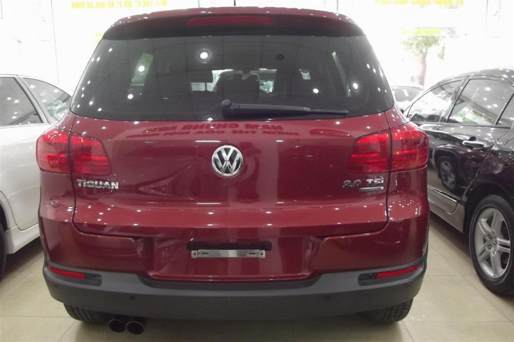 Volkswagen Tiguan 2016 - Dòng SUV nhập Đức Volkswagen Tiguan 2.0l đời 2016, màu đỏ mận. Tặng 100% thuế trước bạ+ BH 2 chiều+3 năm bảo dưỡng 