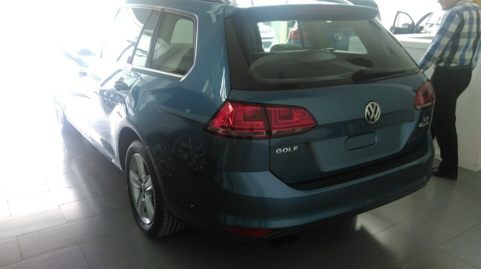 Volkswagen Golf Variant 2015 - Bán xe Volkswagen Golf Variant 2015, màu xanh lam, nhập khẩu chính hãng, phiên bản châu, LH: 09131416628