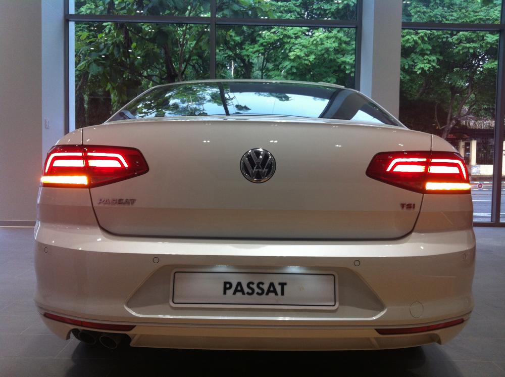 Volkswagen Passat 2016 - Tháng 10 VW Central ưu đãi 151 triệu xe Passat và nhiều dòng xe khác. Gọi Linh 0903109750 