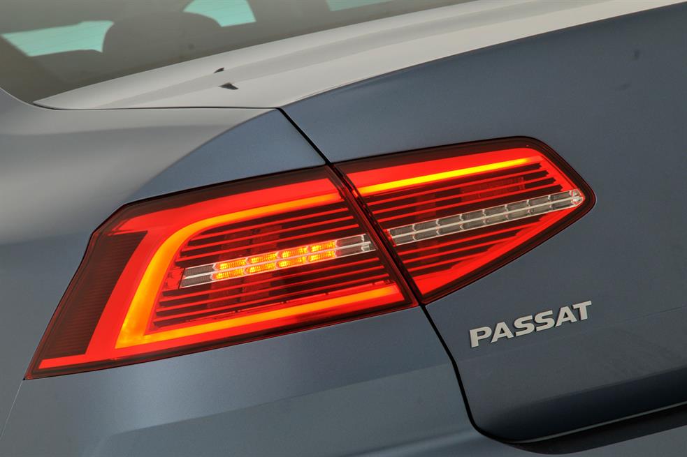 Volkswagen Passat 1.6L 2016 - Dòng Sedan nhập Đức Volkswagen Passat 1.6L bản S năm 2016, màu đen, cạnh tranh với Camry 2.5Q, LH 0902608293