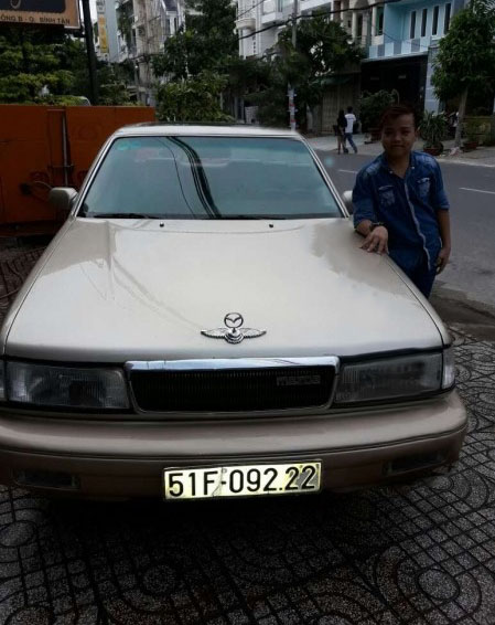 Mazda 929 1990 - Bán Mazda 929 đời 1990, màu vàng số tự động, giá 95tr