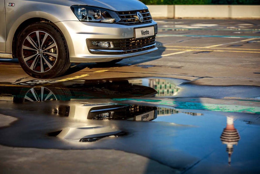 Volkswagen Vento 2015 - Bán Volkswagen Vento đời 2015, màu xám (ghi), nhập khẩu nguyên chiếc