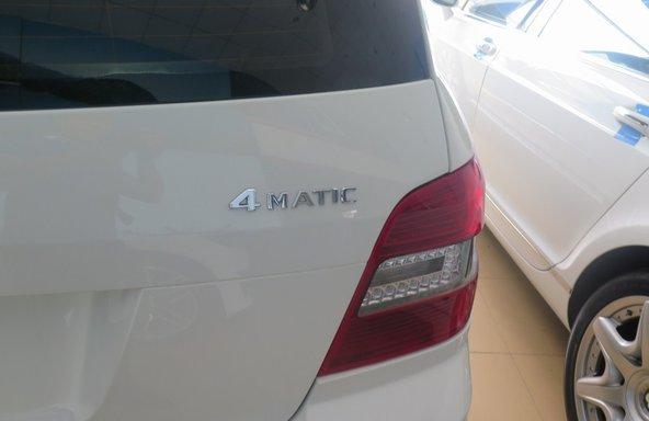 Mercedes-Benz GLK  4 Matic AT 2010 - Bán Mercedes GLK 4 Matic AT đời 2010, màu trắng, xe nhập số tự động