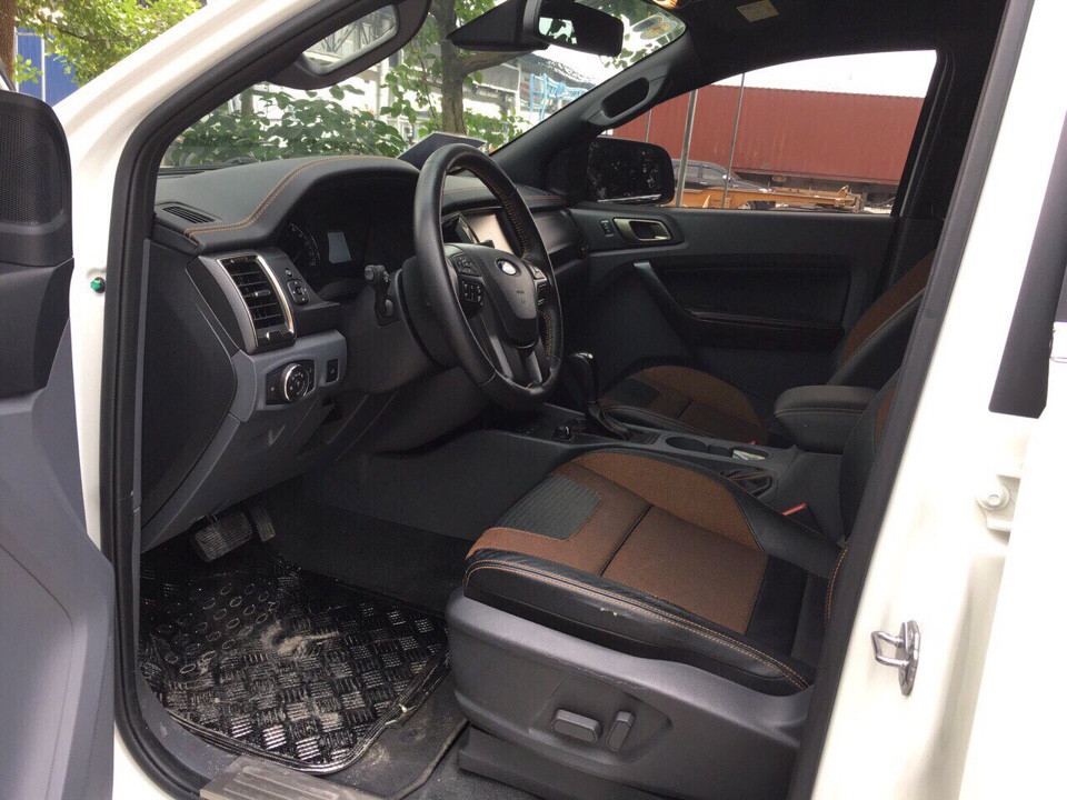Ford Ranger Wildtrack 2015 - Cần bán lại xe Ford Ranger Wildtrack 2015, màu bạc, nhập khẩu chính hãng, giá 835tr