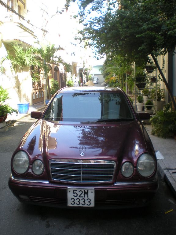 Mercedes-Benz E230 1997 - Cần bán xe Mercedes E230 đời 1997, màu đỏ xe gia đình