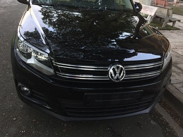 Volkswagen Tiguan   2016 - Bán xe Volkswagen Tiguan đời 2016, màu đen, nhập khẩu