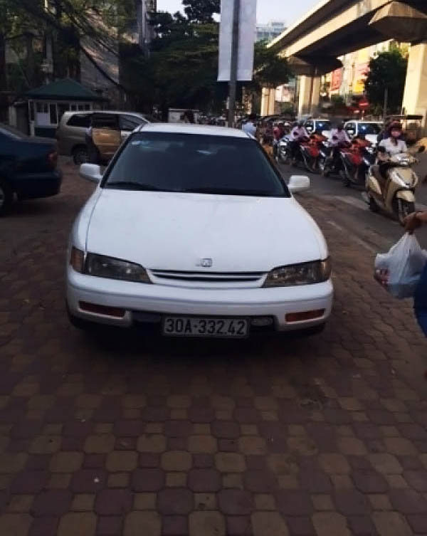 Honda Accord EX 1995 - Cần bán gấp Honda Accord EX đời 1995, màu trắng 
