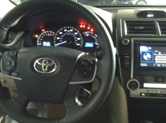 Toyota Camry XLE 2014 - Bán xe Toyota Camry đời 2014, màu vàng, xe nhập