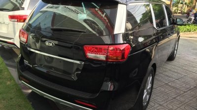 Kia Sedona 2016 - Bán xe Kia Sedona 2016, màu nâu