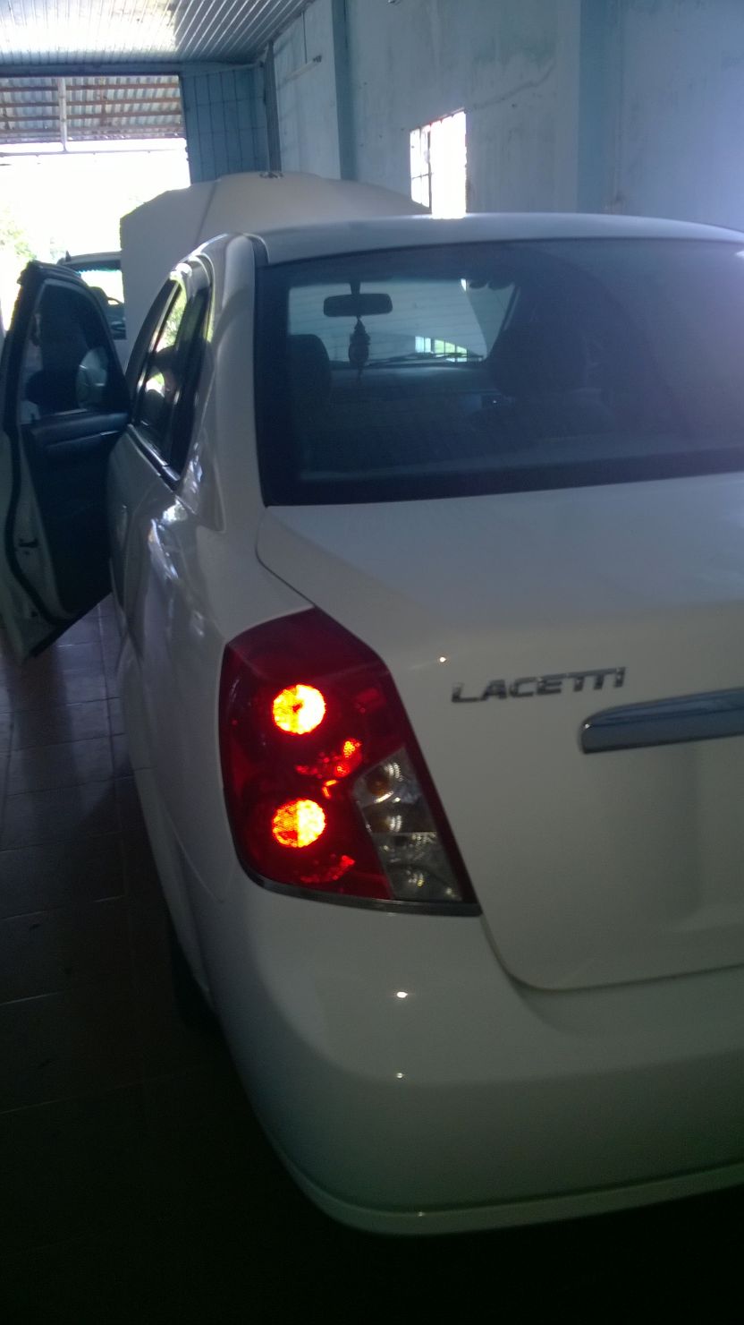 Daewoo Lacetti 2003 - Cần bán xe Daewoo Lacetti sản xuất 2003, màu trắng, giá chỉ 230 triệu