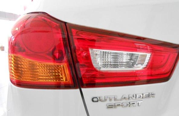 Mitsubishi Outlander Sport  GLX 2015 - Bán Mitsubishi Outlander Sport Sport Glx đời 2015, màu trắng, giá tốt