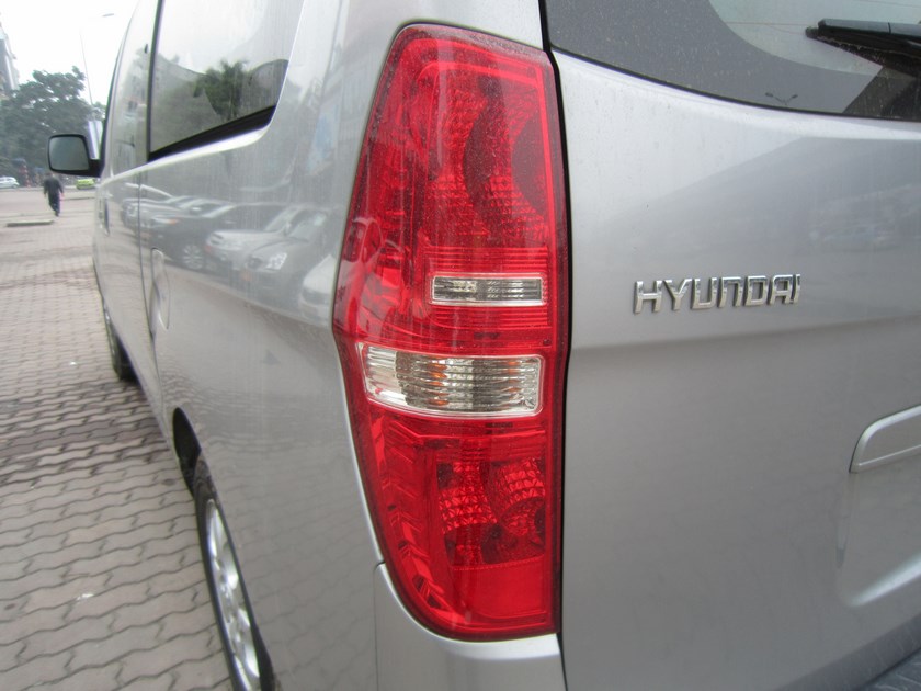 Hyundai H-1 Starex 2.4MT 2013 - Cần bán Hyundai H-1 Starex 2.4MT đời 2013, màu xám, nhập khẩu
