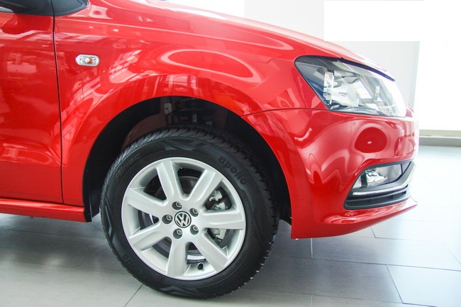 Volkswagen Polo  Hatchback AT 2015 - Bán Volkswagen Polo Hatchback AT đời 2015, màu đỏ, nhập khẩu chính hãng, giá 662tr