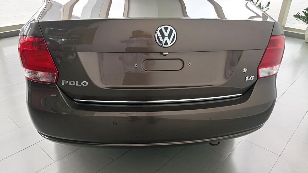 Volkswagen Polo Sedan AT 2015 - Volkswagen Đà Nẵng bán Polo Sedan AT 2015 màu nâu, xe nhập, giá cực ưu đãi cuối năm