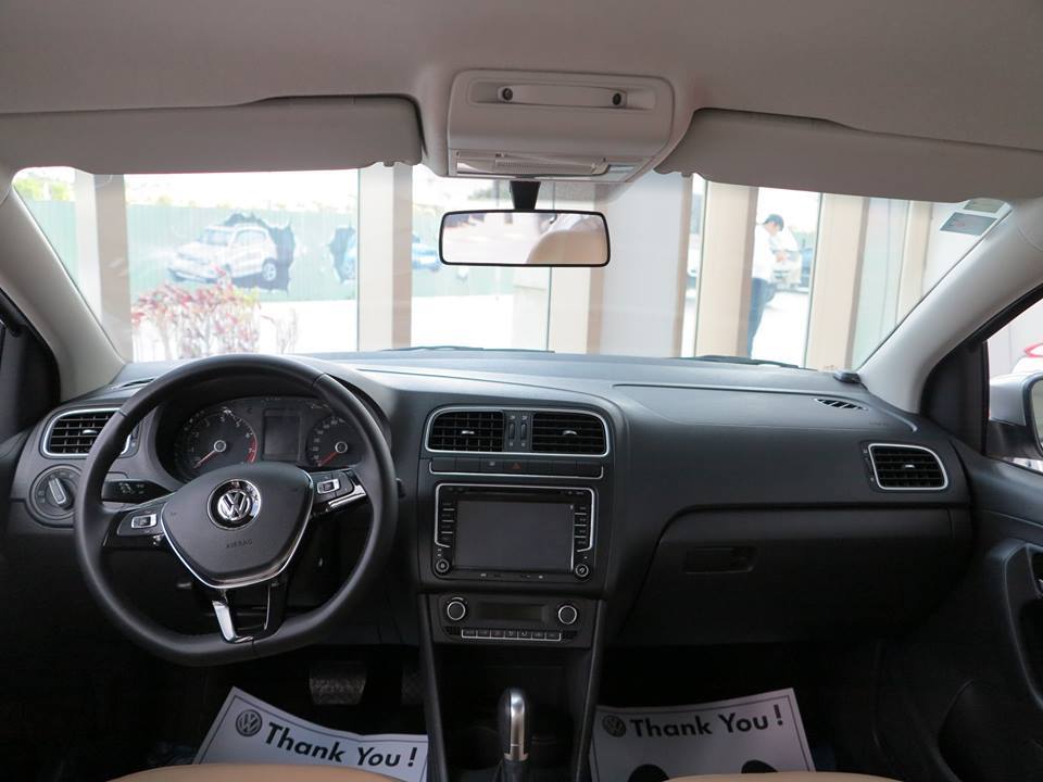Volkswagen Polo   AT 2015 - Volkswagen Đà Nẵng bán  Polo Hatchback AT đời 2015, màu bạc, nhập khẩu, 662 triệu, giao xe toàn quốc
