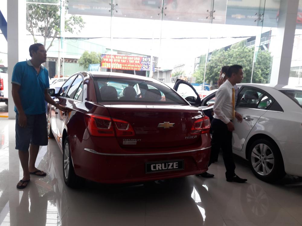 Chevrolet Cruze LT 2017 - Bán xe Chevrolet Cruze LT, vay tới 100%, LH Thảo 0934022388, tư vấn vay ngân hàng tối đa