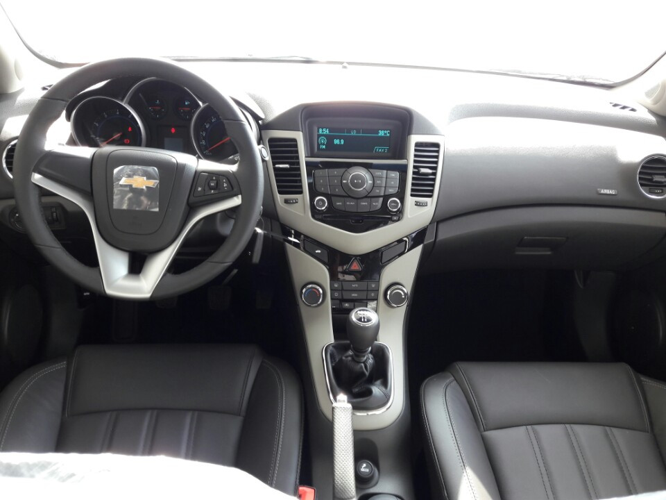 Chevrolet Cruze LT 2017 - Bán xe Chevrolet Cruze LT, vay tới 100%, LH Thảo 0934022388, tư vấn vay ngân hàng tối đa